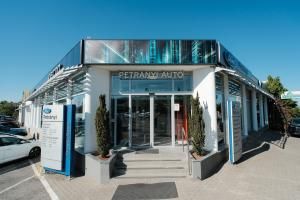 Ford Petrányi-Kerepesi út photo 1