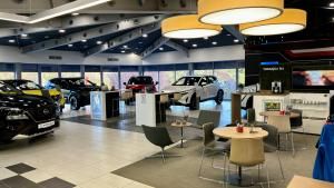 Nissan Centrum használtautó photo 2