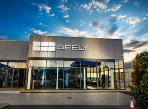 Geely Lukács Autó photo 1